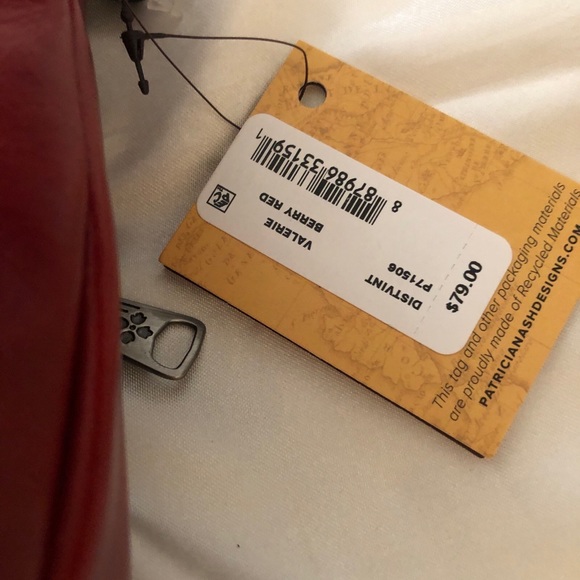 Patricia Nash Valerie Distressed Vintage Berry Red Leather Wristlet NWT & Card - Picture 7 of 12